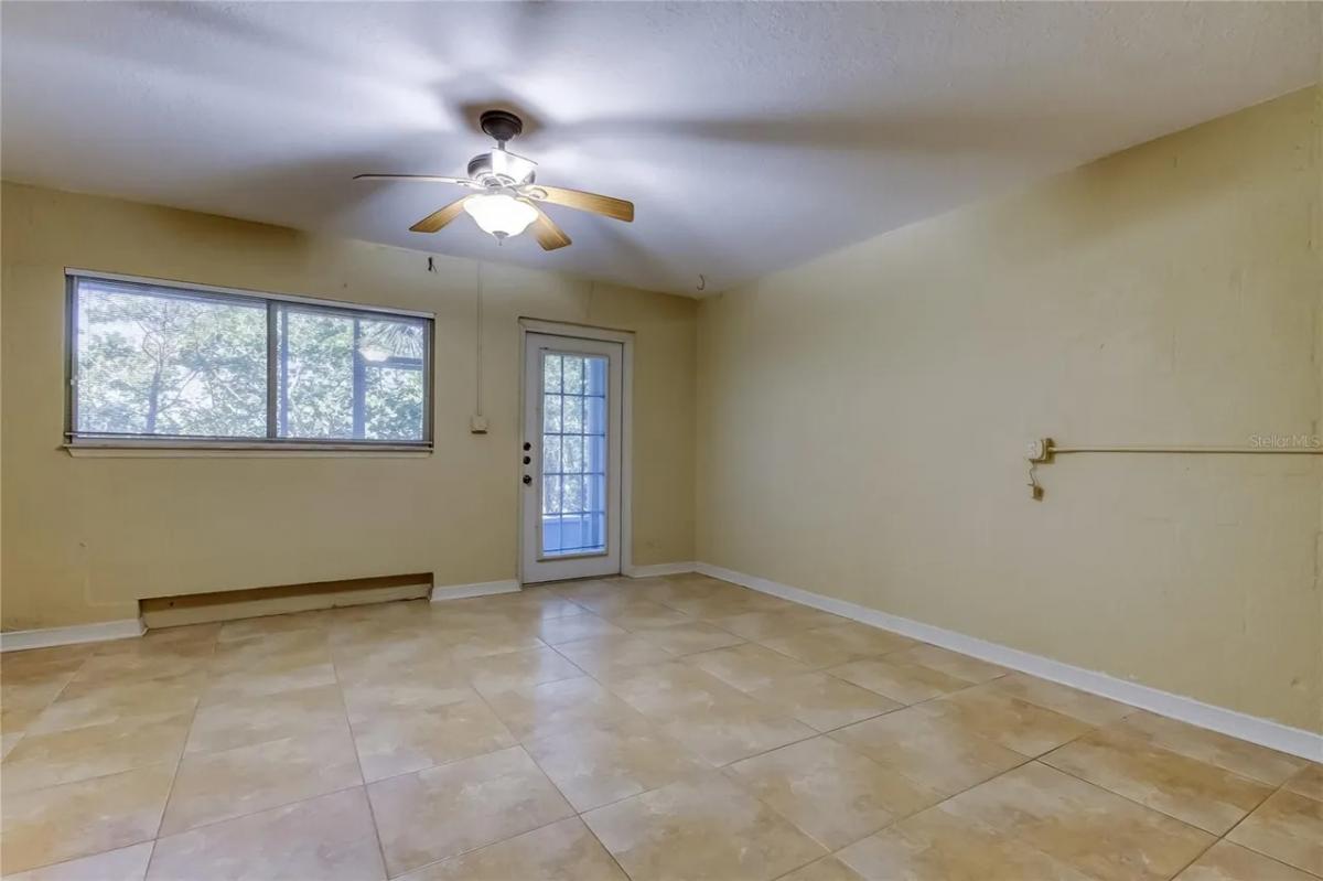 Step inside this BEAUTIFUL 3 bedroom, 3 bath, Move-in-Ready townhome situated near the Intracoastal Waterway in the highly sought-after, park-like setting of the Tara Cay South community. - Image# 11